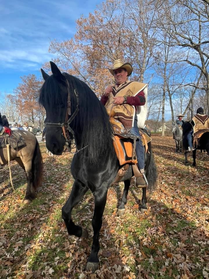 Los jinetes son una de las más vistosas peregrinaciones que visitan el sitio.