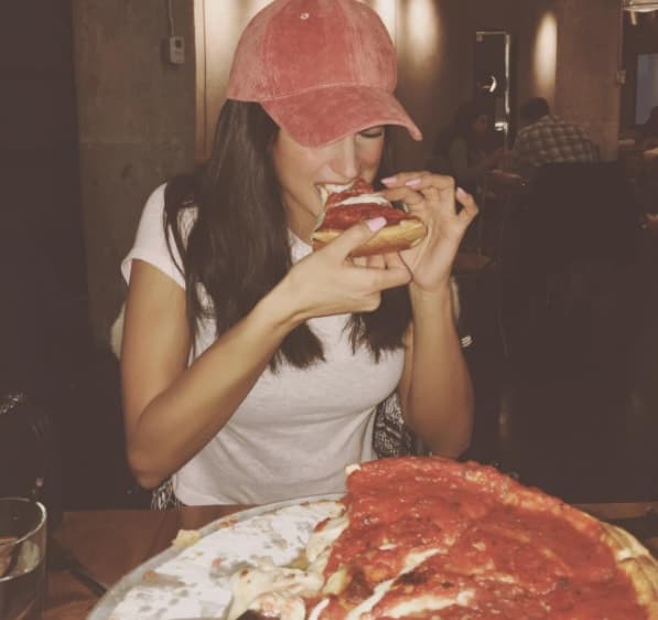 La pizza es la comida favorita de la actriz: "Llevar una alimentación sana no significa matarte de hambre o que no puedas cumplir tus antojos de vez en cuando, yo amo la pizza".