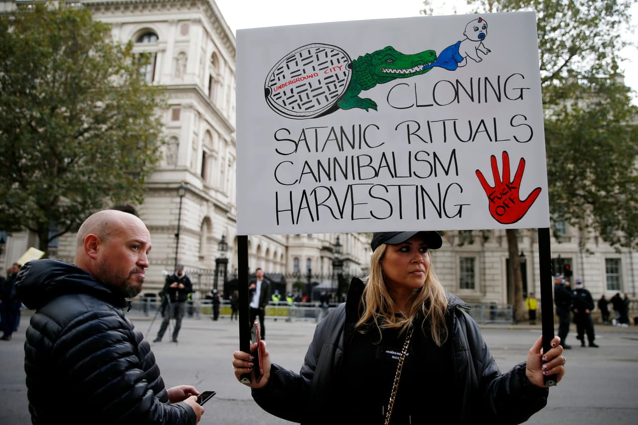 Dentro de QAnon se agrupan varias conspiraciones como clonamientos, canibalismo de bebés y la extracción de órganos.
<br>
<br>Todo está realizado supuestamente por las élites políticas, económicas y de Hollywood.