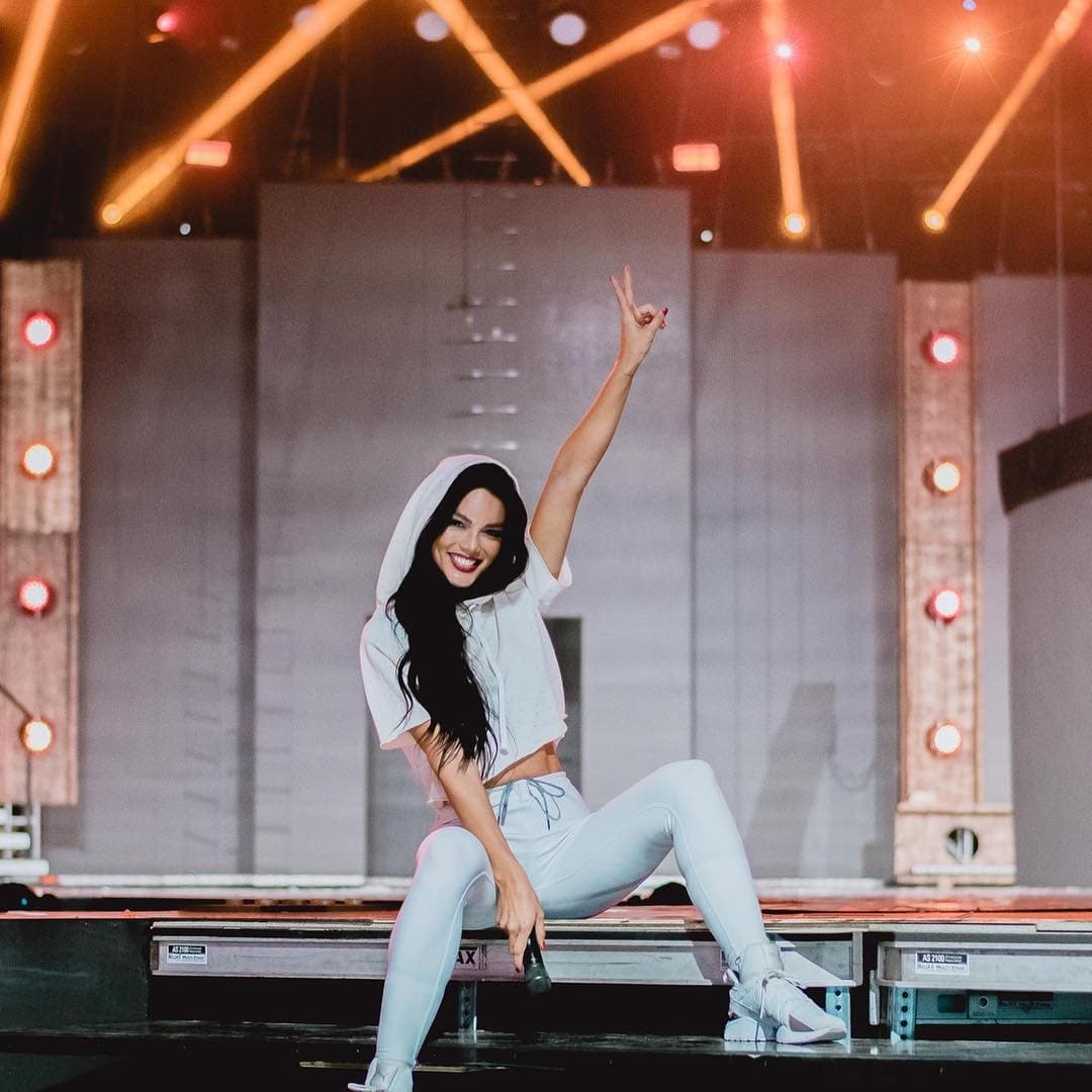 La modelo se encargó de ocupar el espacio que dejó temporalmente Raúl de Molina, quien se encuentra de vacaciones.