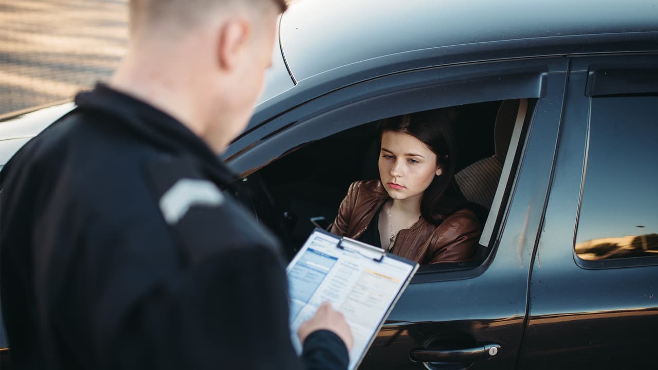 Policía de Mesa reemplaza multas de tránsito por vales de descuento. ¿De qué se trata?
