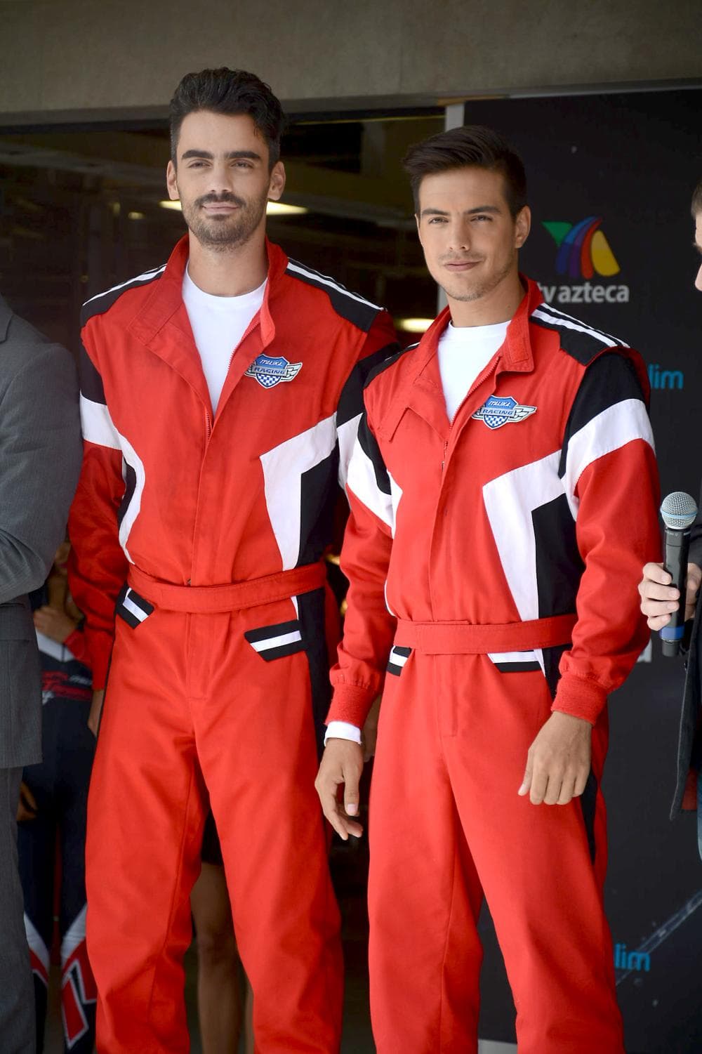 Sus primeros protagónicos los realizó en las series 'Gossip girl Acapulco' (2013) y 'Entre correr y vivir' (2016).