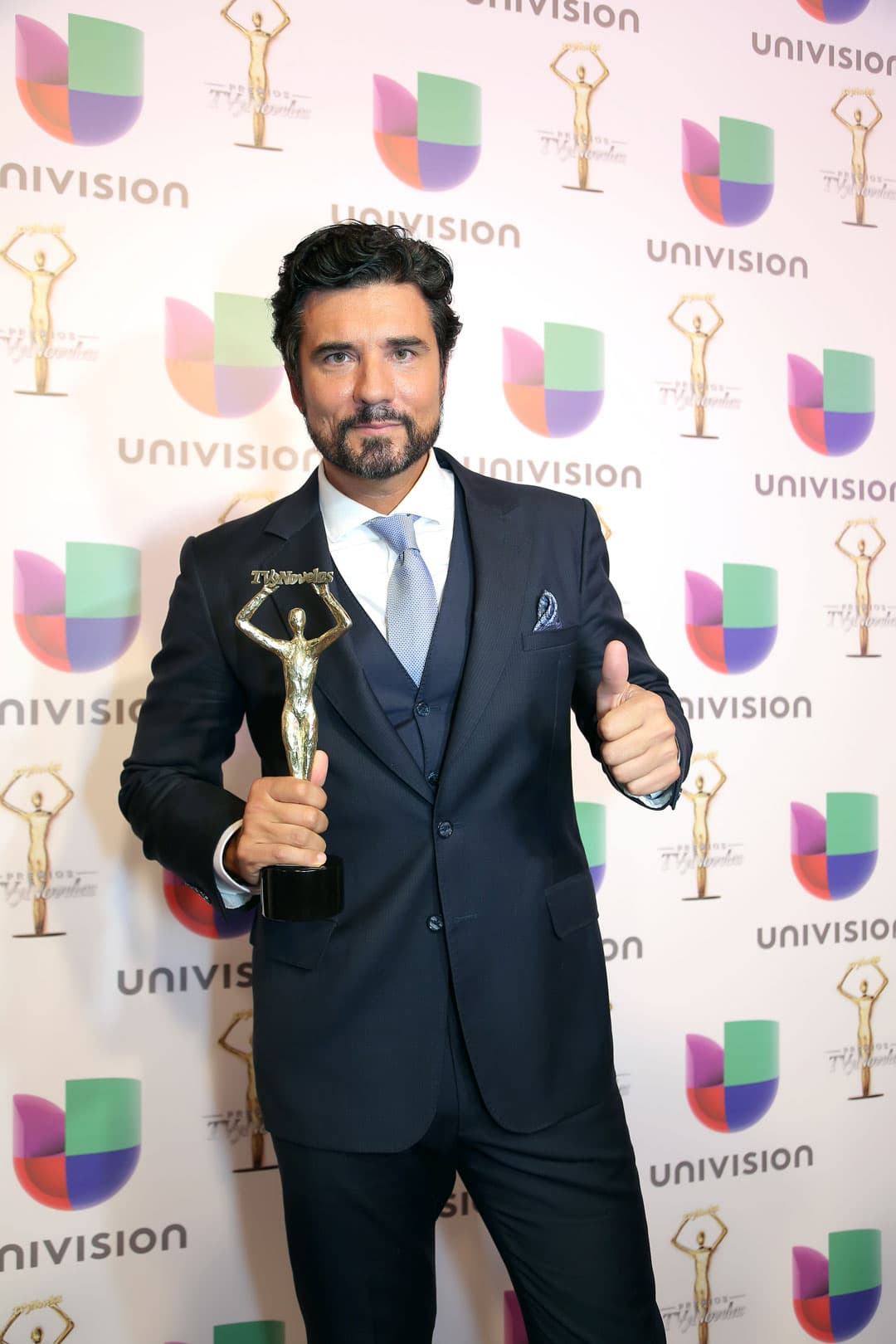 <b>Diego Olivera</b> fue el ganador de la categoría 
<b>'Actor Protagónico de serie'</b> por su personaje en 
<b><a href="http://www.univision.com/series/mujeres-de-negro">'Mujeres de negro'</a></b>.
