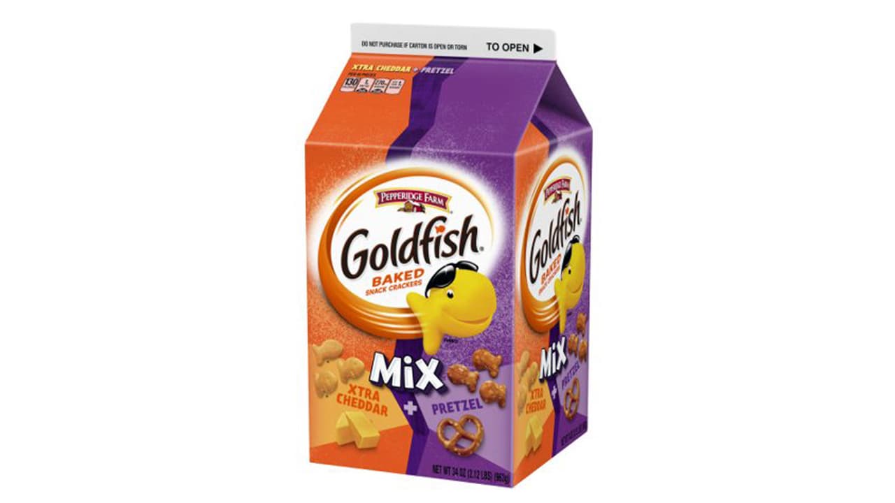 Pepperidge Farm Goldfish Mix Flavor Blasted Xtra Cheddar + Pretzel Cartón de 34 oz.