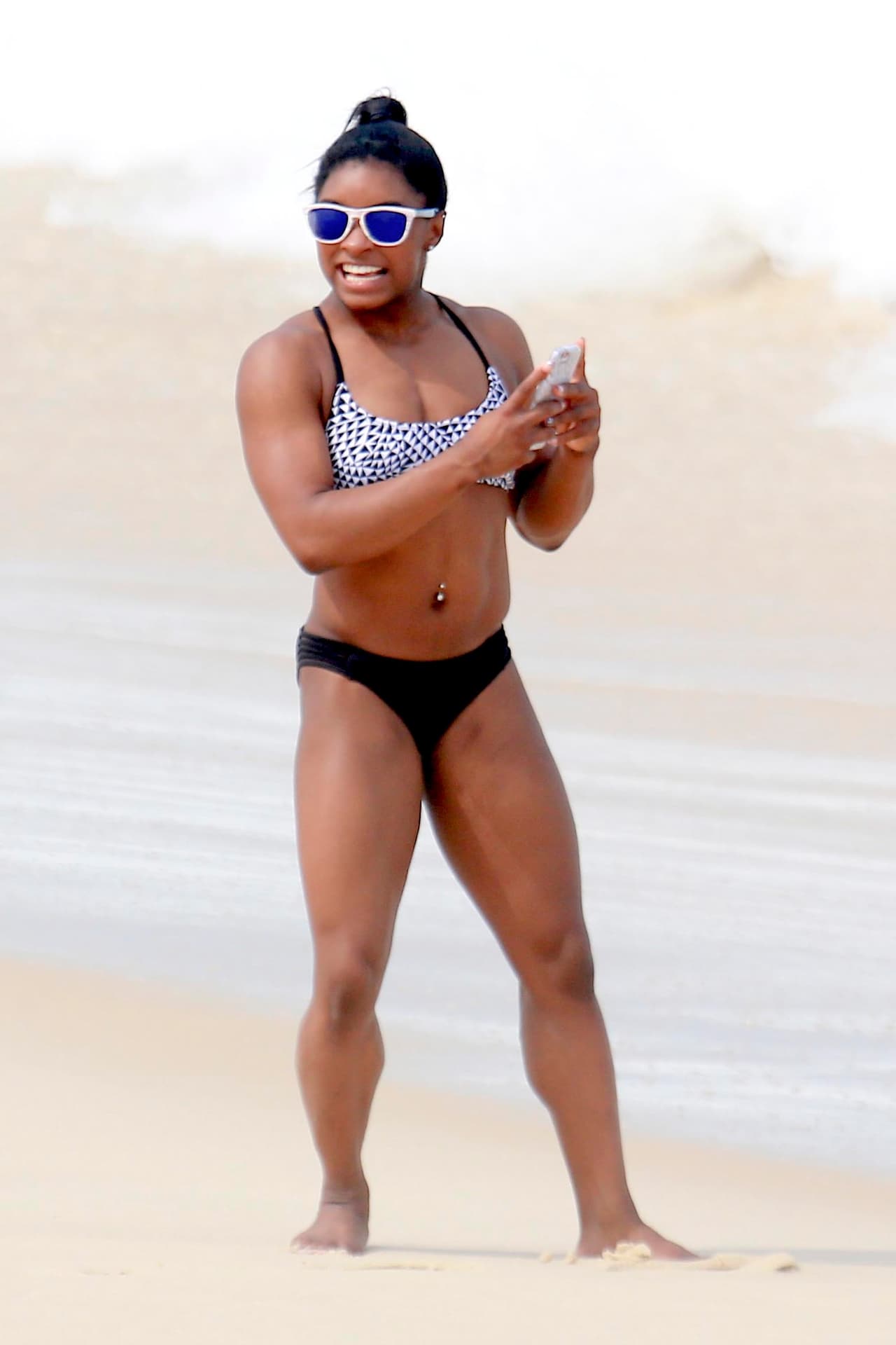 ¿Será que Simone estaba haciendo su Snapchat para ver la respuesta de Zac Efron?