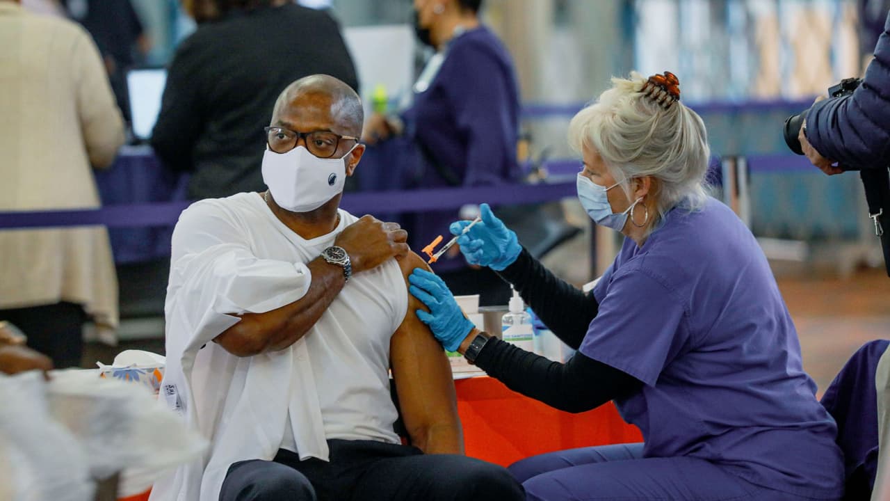 Nueva York llega a tasa de vacunación del 70%