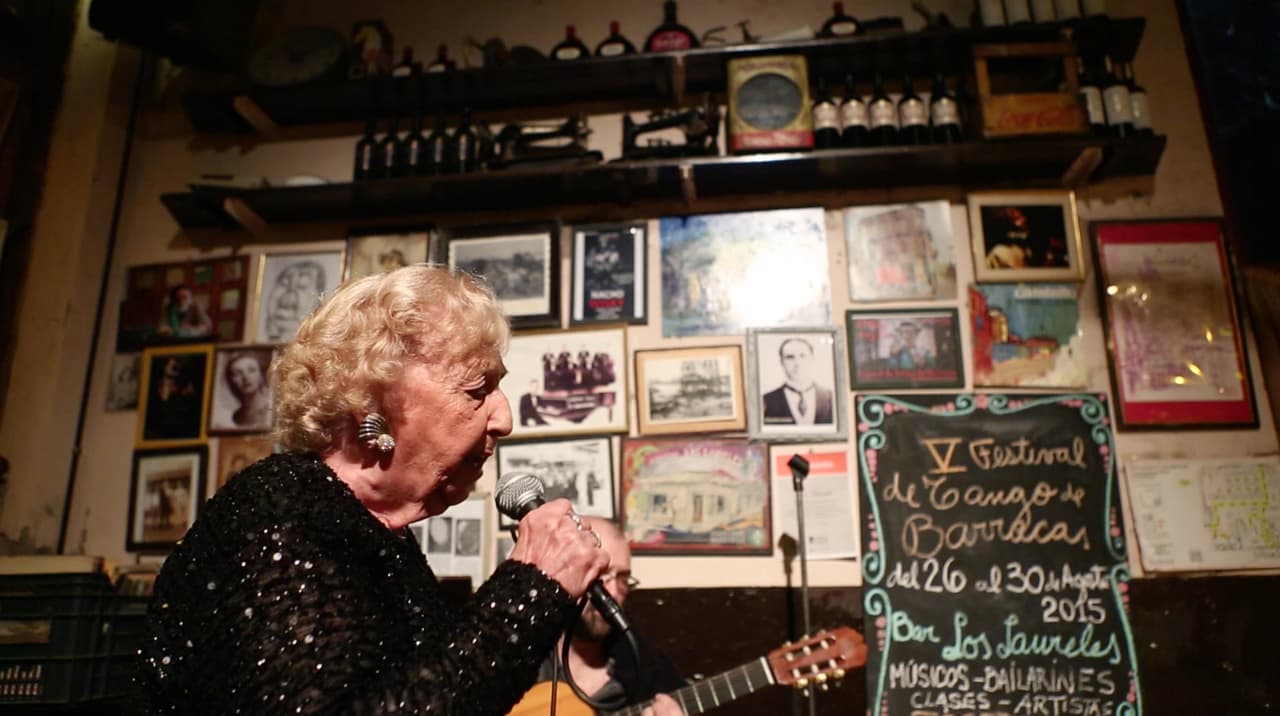 Tango milonguero versus tango escenario.