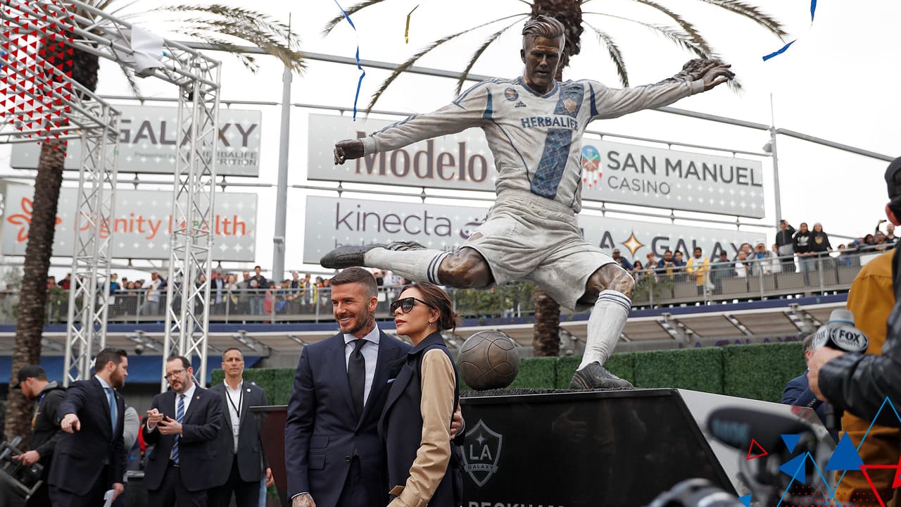 Había dos jugadores que merecían una estatua por encima de David Beckham, según Omar