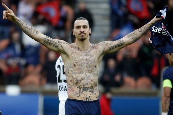Ibrahimovic se tatúa el cuerpo para combatir el hambre en el mundo