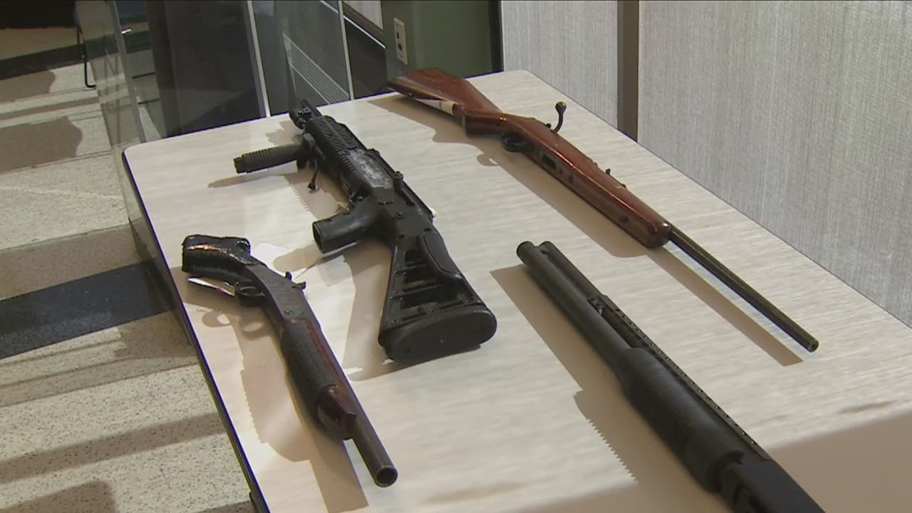 En Chicago decomisan 24 armas al día, pero las cifras de violencia continúan por las nubes
