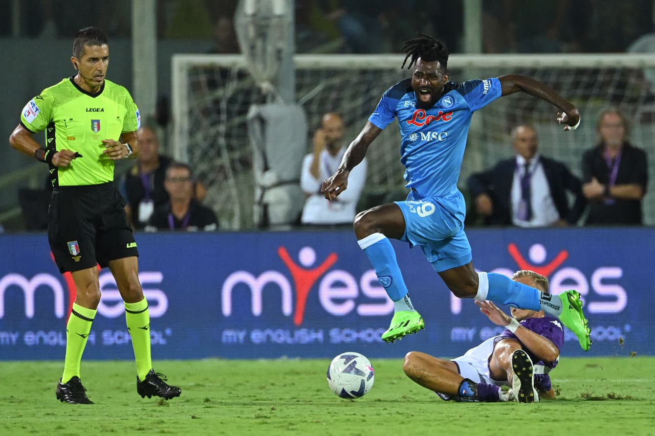 En el cierre de la actividad dominical en Italia, el mexicano fue titular, casi da una asistencia de gol y falló la opción más clara en la visita a Florencia.