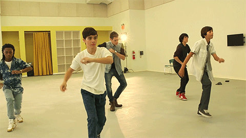 Saca tus dancing shoes and get on the dance floor. ¿No sabes bailar? No problem! Te dejamos estos pasos para que seas la estrella de la fiesta.