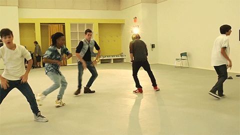 Saca tus dancing shoes and get on the dance floor. ¿No sabes bailar? No problem! Te dejamos estos pasos para que seas la estrella de la fiesta.