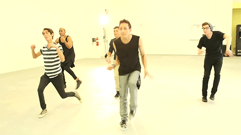 Saca tus dancing shoes and get on the dance floor. ¿No sabes bailar? No problem! Te dejamos estos pasos para que seas la estrella de la fiesta.