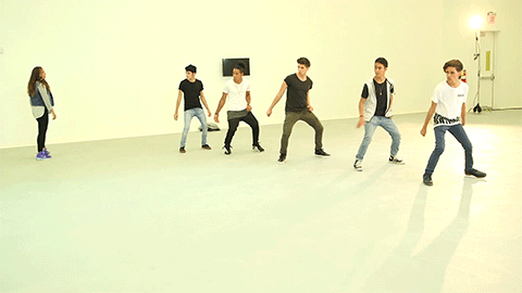 Saca tus dancing shoes and get on the dance floor. ¿No sabes bailar? No problem! Te dejamos estos pasos para que seas la estrella de la fiesta.