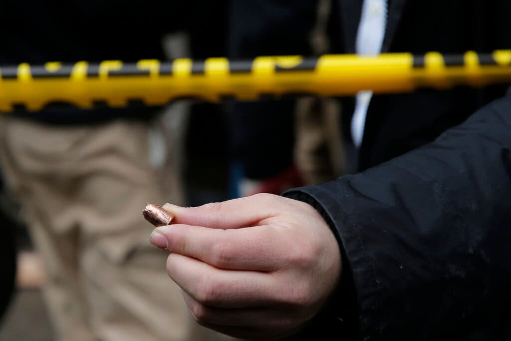 Disparan contra un grupo de personas en Long Beach y dos adolescentes resultan heridas