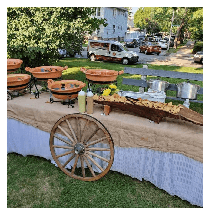 "Ofrecemos Comida Mexicana Trabajamos con usted personalmente para crear el evento perfecto. Atendemos reuniones familiares y sociales desde Baby shower, Bodas hasta eventos corporativos. Visita nuestra página www.elsietecatering.com ".