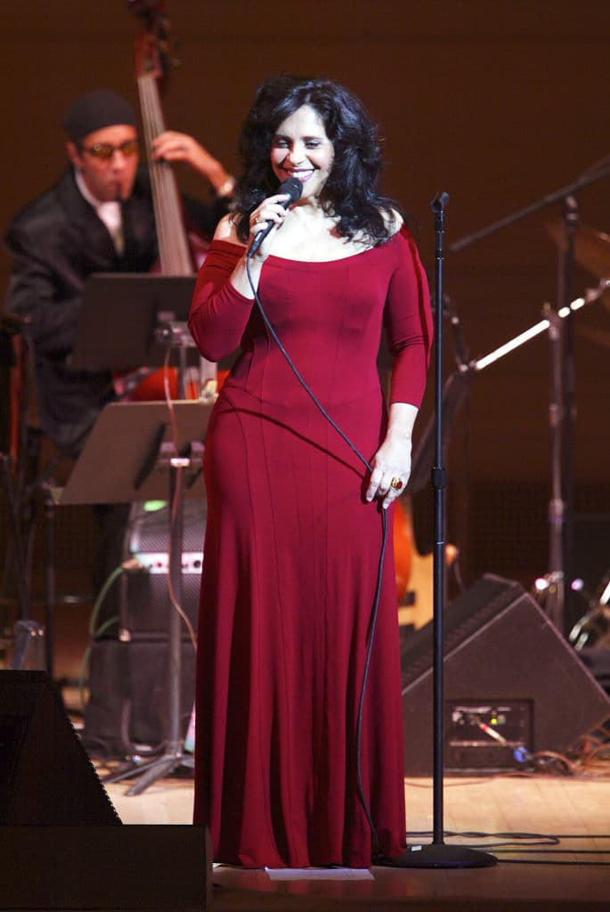 <b>Gal Costa</b>
<br>La cantante brasileña que falleció en noviembre de 2022, fue una de las voces más importantes de su país, y la número 90 entre 200, según la revista.