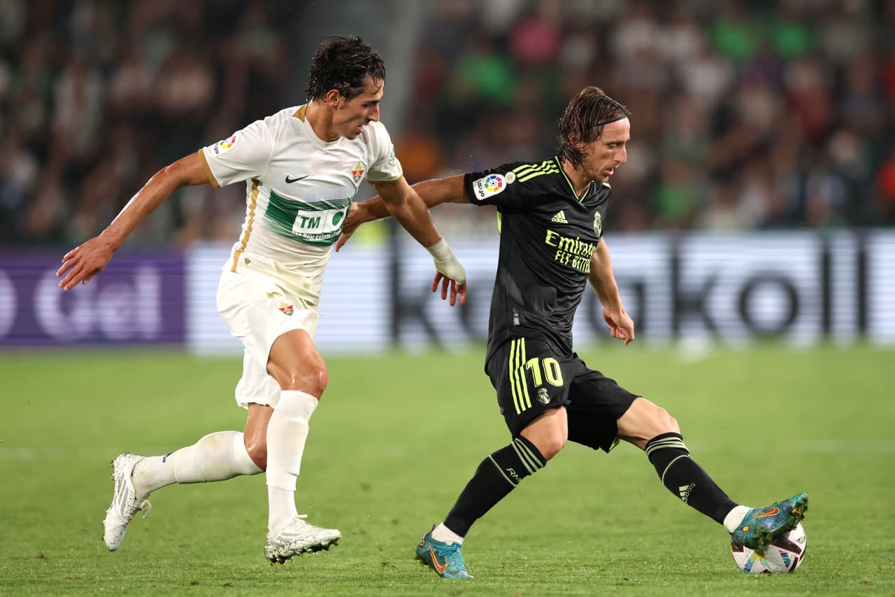 Benzema que ganó el Balón de Oro el pasado lunes anotó un gol en la victoria como visitante de 3-0; Fede Valverde y Marco Asensio hicieron otras anotaciones.