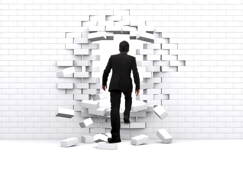 <b>SERPIENTE EN EL MES DEL DRAGÓN 2021 (Los nacidos en 1941, 1953, 1965, 1977, 1989, 2001, 2013)</b>
<br>Eres uno de los signos más sensuales, inteligentes y astutos del zodiaco. En oriente, la serpiente es sabiduría y con otras cualidades poderosas. Este mes te fortaleces, porque el dragón teme a la serpiente y tú te sientes lleno de vitalidad para enfrentar cualquier obstáculo que surja. No habrá impedimentos.
<br>