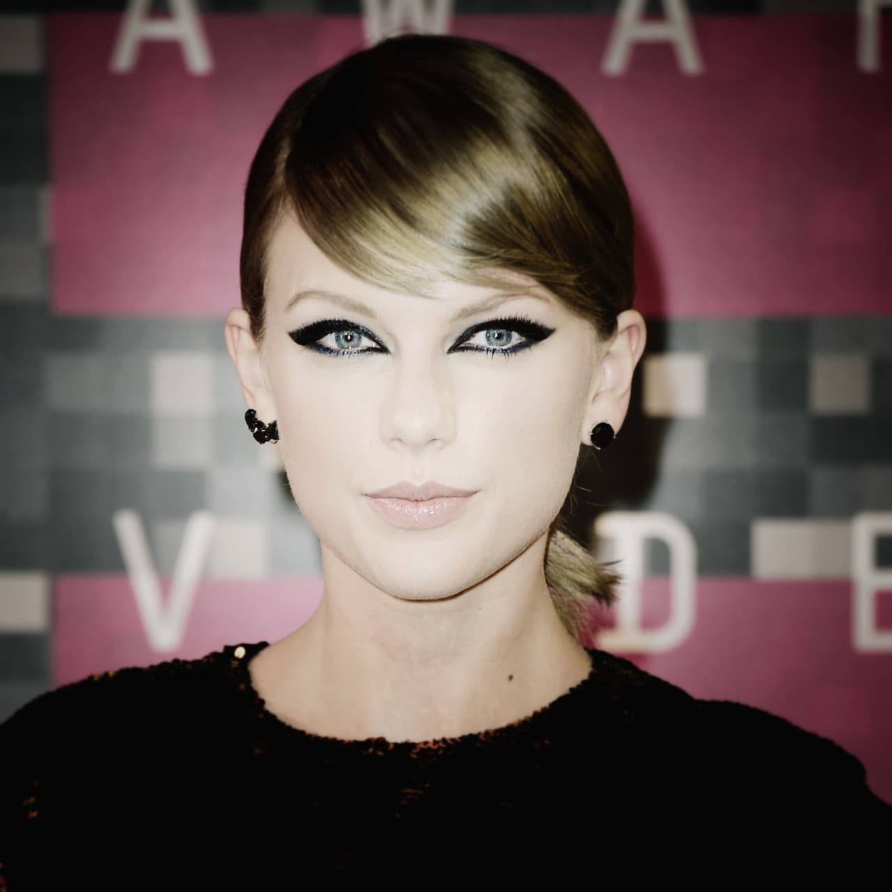 Ella podría ser llamada la chica del millón de dólares por lo que se embolsa cada noche, y con esas cantidades, obvio se puede hacer una mega party.