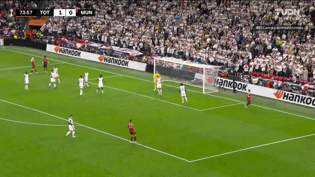 ¡TIRO ATAJADO! disparo por Alejandro Garnacho.