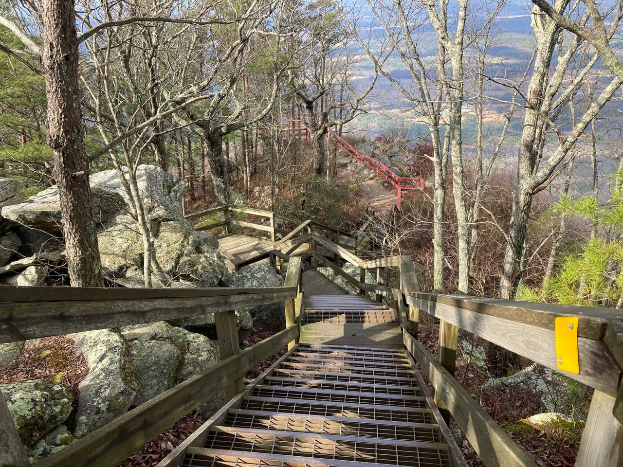Y por si fuera poco, en Fort Mountain State Park encontrarás miradores espectaculares desde podrás ver paisajes únicos del norte del estado.