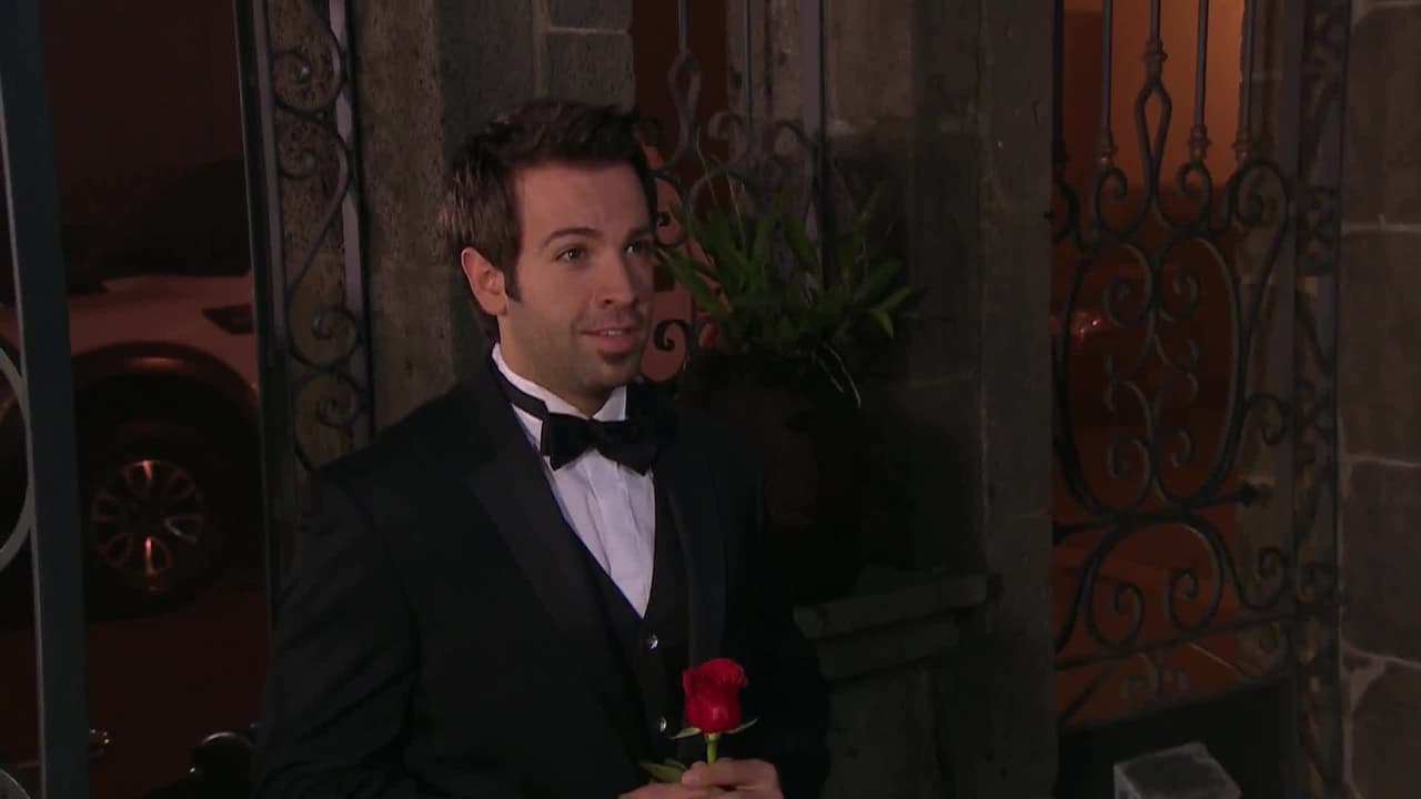 Enderezó su camino e hizo de todo para que ella se fijara en él.