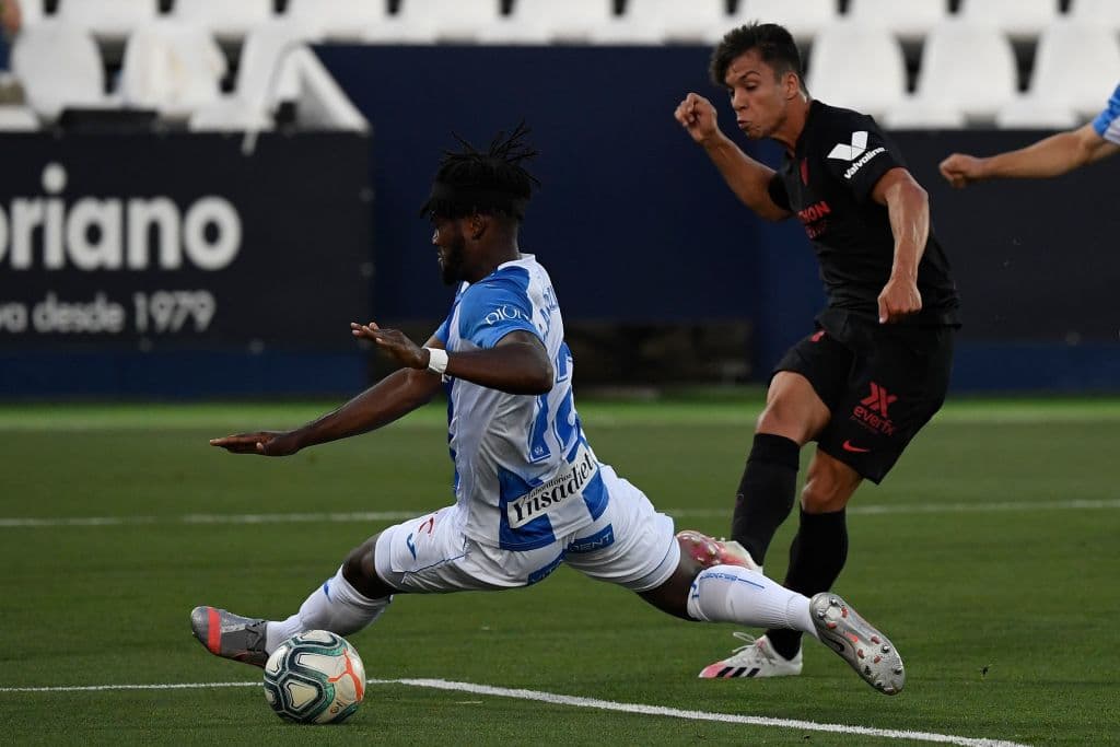 Javier Aguirre y el Leganés siguen cayendo en picada, estan situados en la penúltima plaza con 25 unidades, a cinco puntos del Mallorca que esta en antepenúltimo y por encima a un punto por encima del Espanyol, quienes no han jugado su partido de la jornada.