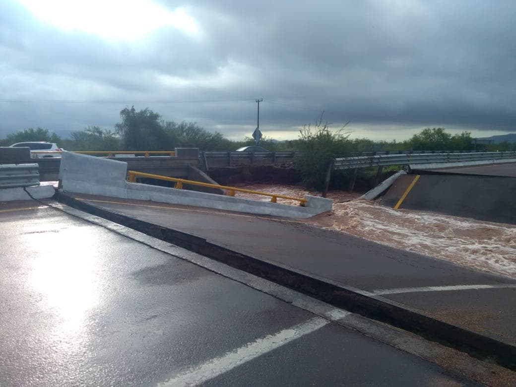 Se ha hecho un llamado a que la población evite las vías afectadas.