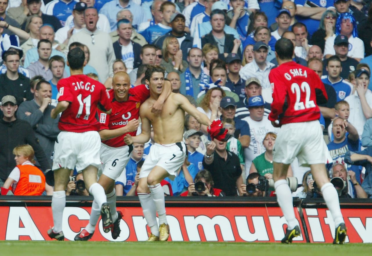 En 2004 ganó su primer trofeo con el United: el título de la FA Cup. Parecía que la inversión por el joven portugués estaba comenzando a redituar.