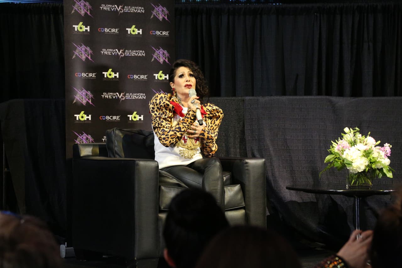 Alejandra Guzmán y Gloria Trevi respondieron a las preguntas de los medios que se dieron cita en la ciudad angelina para platicar acerca de su gira 'Versus'.
