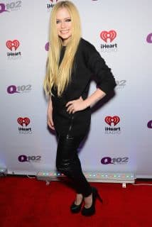 Avril Lavigne exige su dinero y demanda a promotora