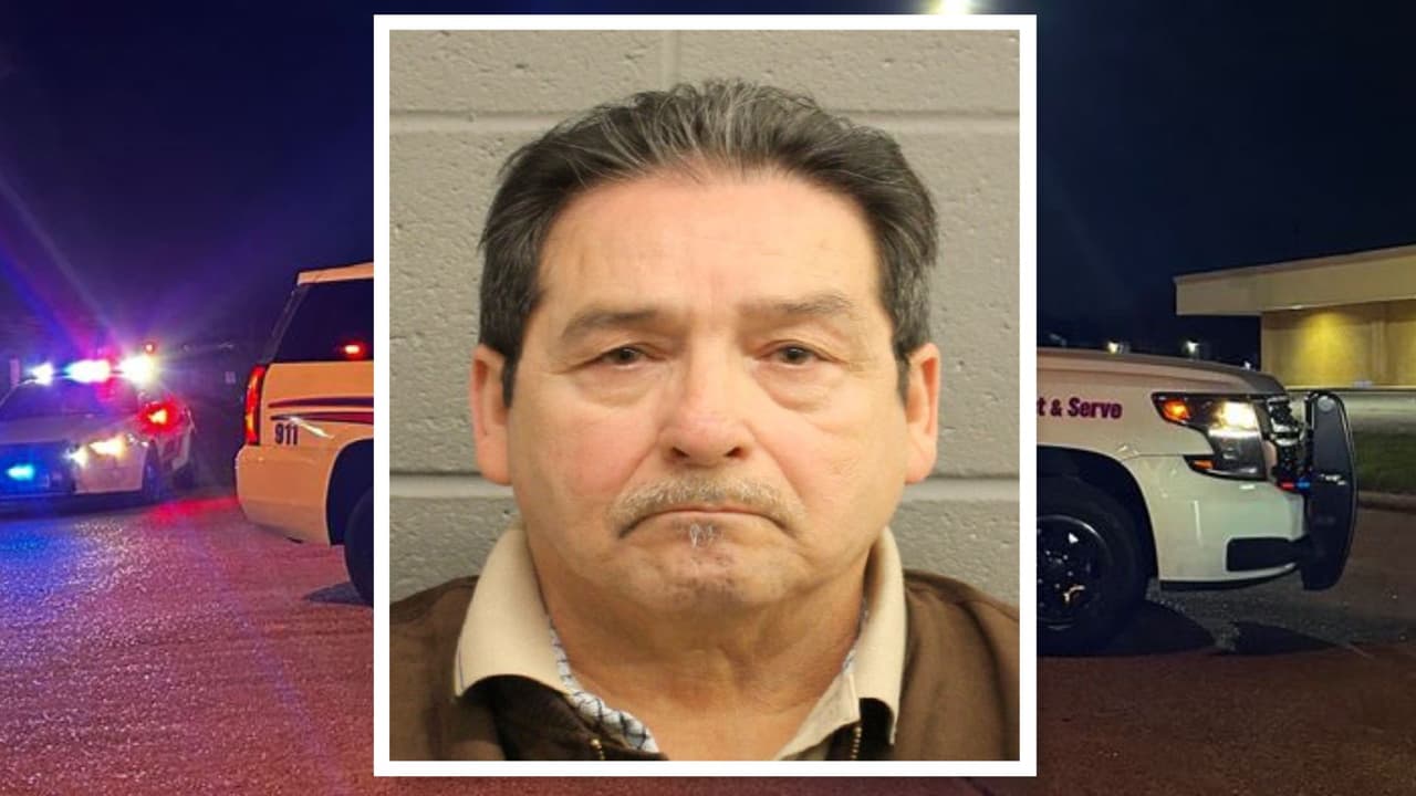 Furia al volante: Arrestan a un hombre por apuntarle con su arma de fuego a un conductor en Houston