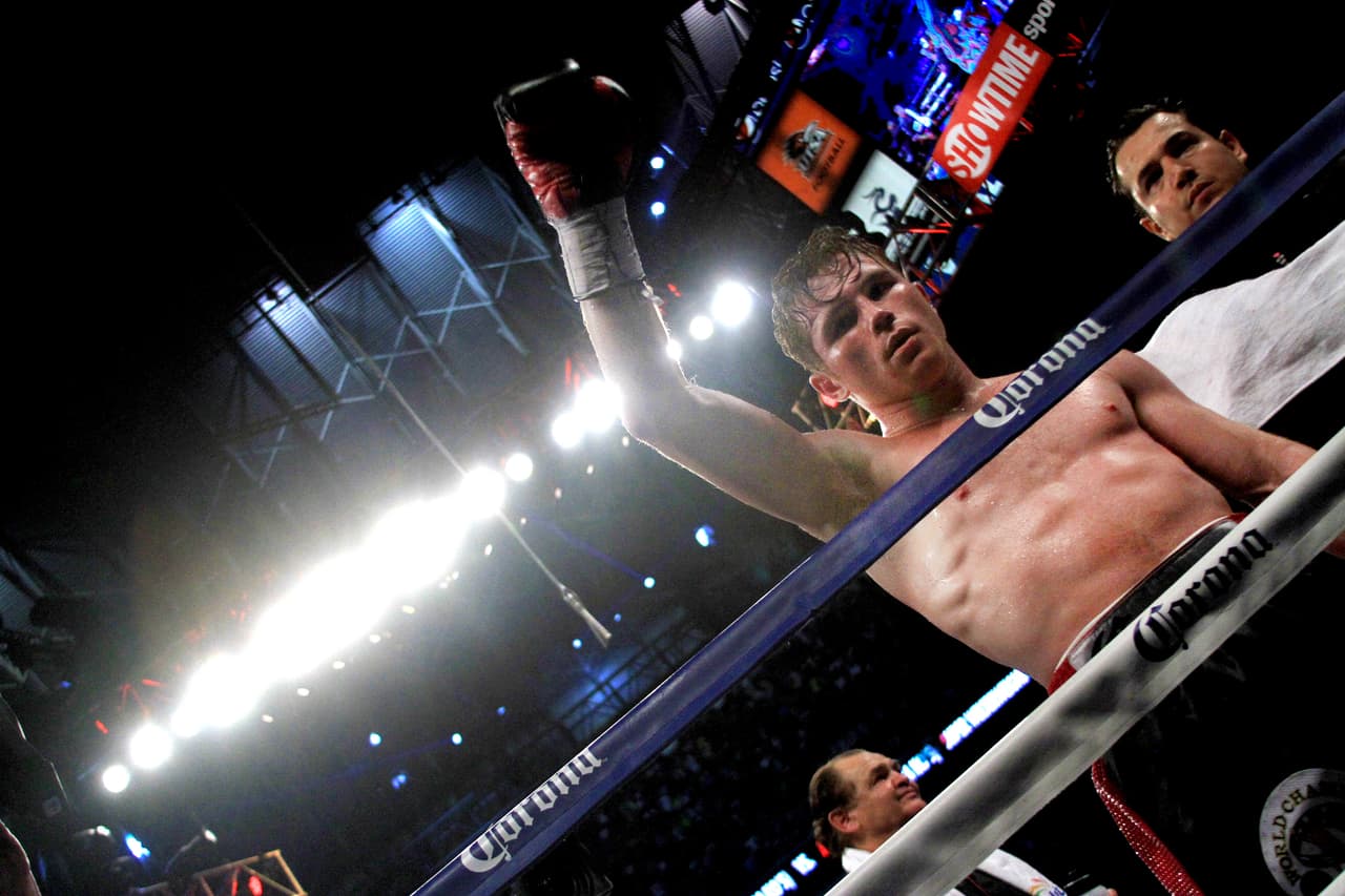 4- Sobrio de carácter, en el ring es un reflejo de sí mismo. Su concentración es a prueba de misiles, la mantiene siempre a lo largo de los minutos sean cortas o largas. No pierde los estribos ni el objetivo de vista nunca, lo que lo hace un rival de mucho cuidado.
<br>