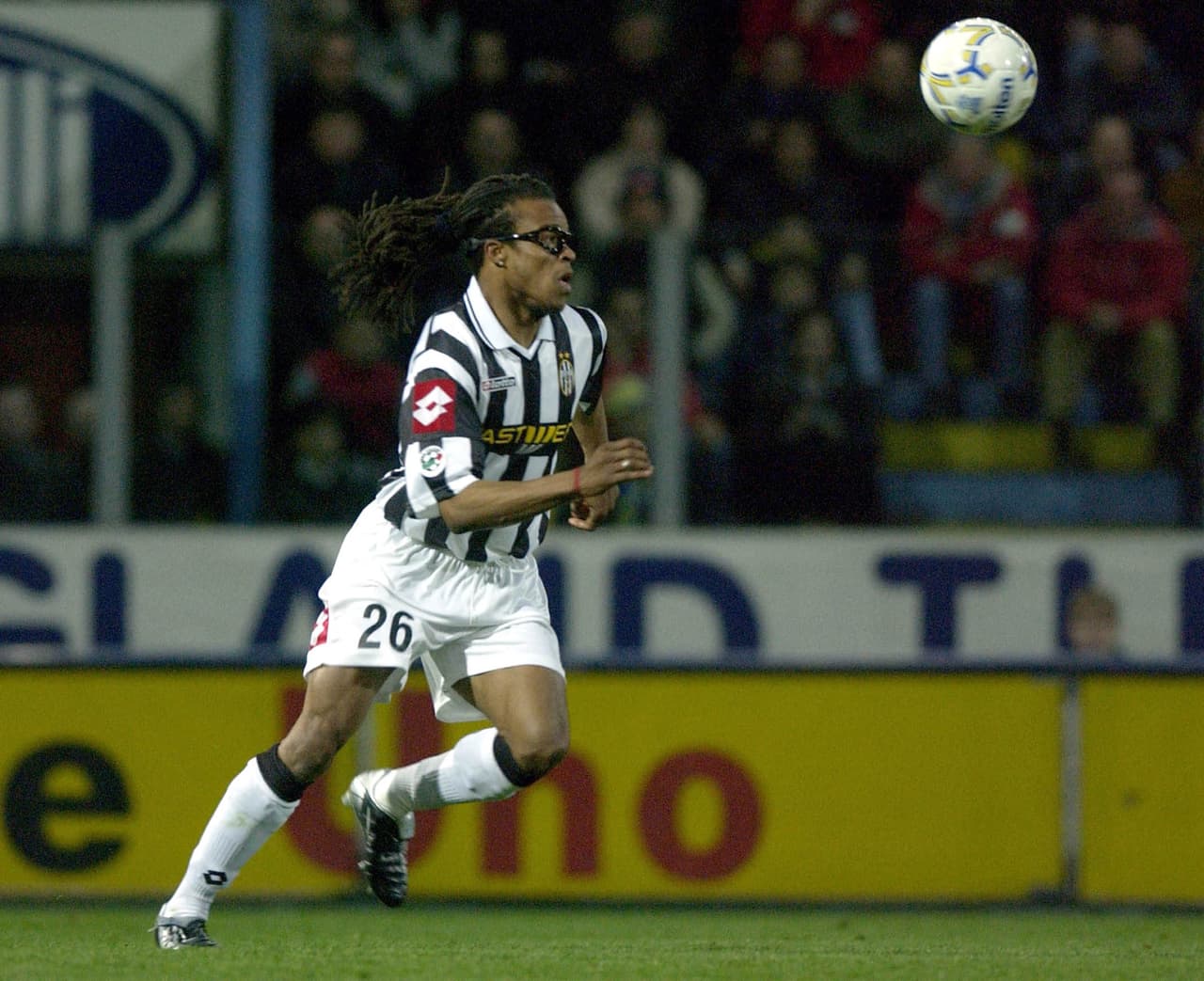 El reconocido mediocampista Edgar Davids inició su carrera en el Ajax de Amsterdam del que saltó al Milán. Tras dos años como 'rossonero' el holandés pasó a la Juventus donde jugó por 6 temporadas y media.
