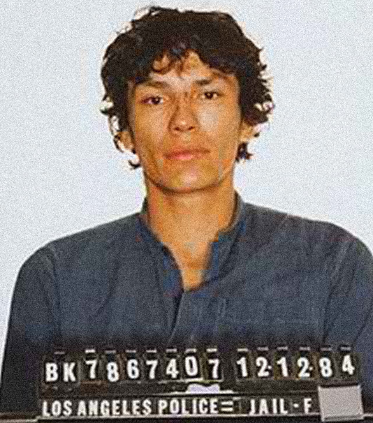 <b>Richard Ramírez. </b>Culpable de 13 asesinatos que aterrorizaron el sur de California a mediados de los años 80. Irrumpía en las casas de sus víctimas a primera hora de la mañana, para estrangularlas o cortarles la garganta. Fue condenado en 1989 y permaneció en el corredor de la muerte en la cárcel de San Quentin hasta su ejecución en 2013.