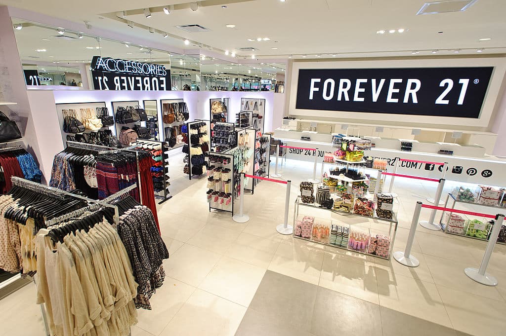 La demanda se presenta a pocos días de que medios estadounidenses reportaran que la marca Forever 21 está en bancarrota.
<br>