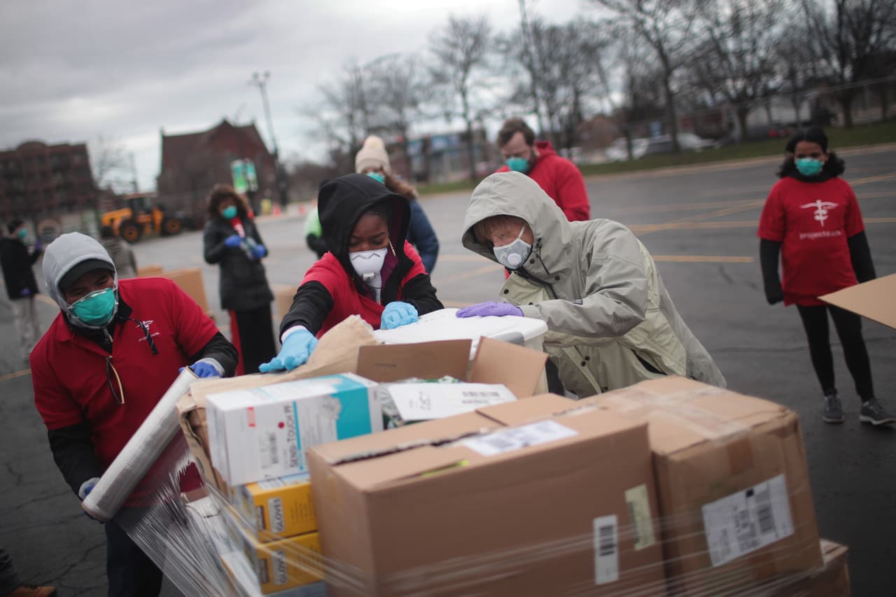 Chicago proporcionará a todos los trabajadores esenciales de la oficina de la Ciudad con máscaras de tela