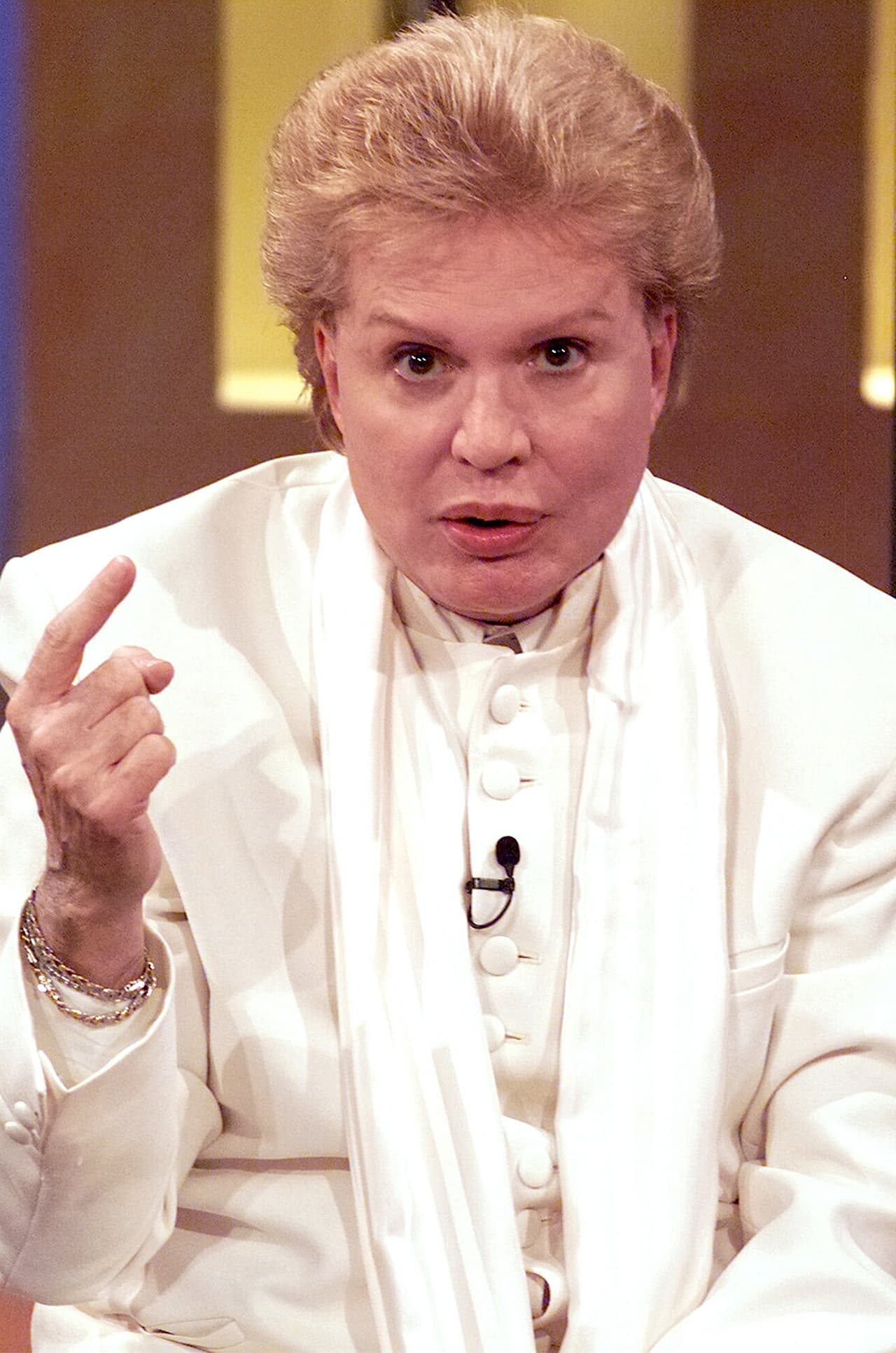 Su éxito fue tan grande que, dos meses después, ya tenía su propio programa de una hora revelando sus predicciones astrológicas. Para la década de 1980, su show ya se veía en varios países de América Latina y su fama creció exponencialmente.