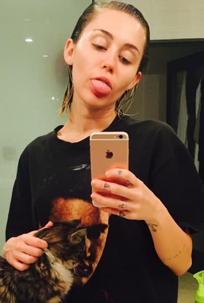 Y parece ser que Miley no recapacitará pronto, pues lleva la fiesta por dentro.