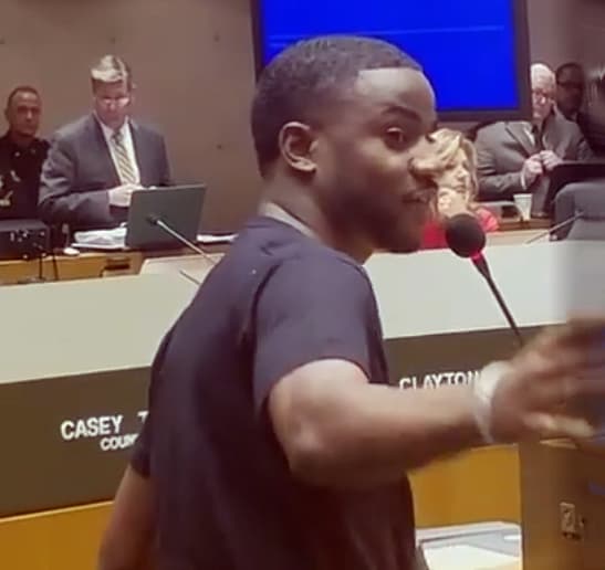 Líder de protestas contra la brutalidad policial en Dallas tiene antecedentes criminales