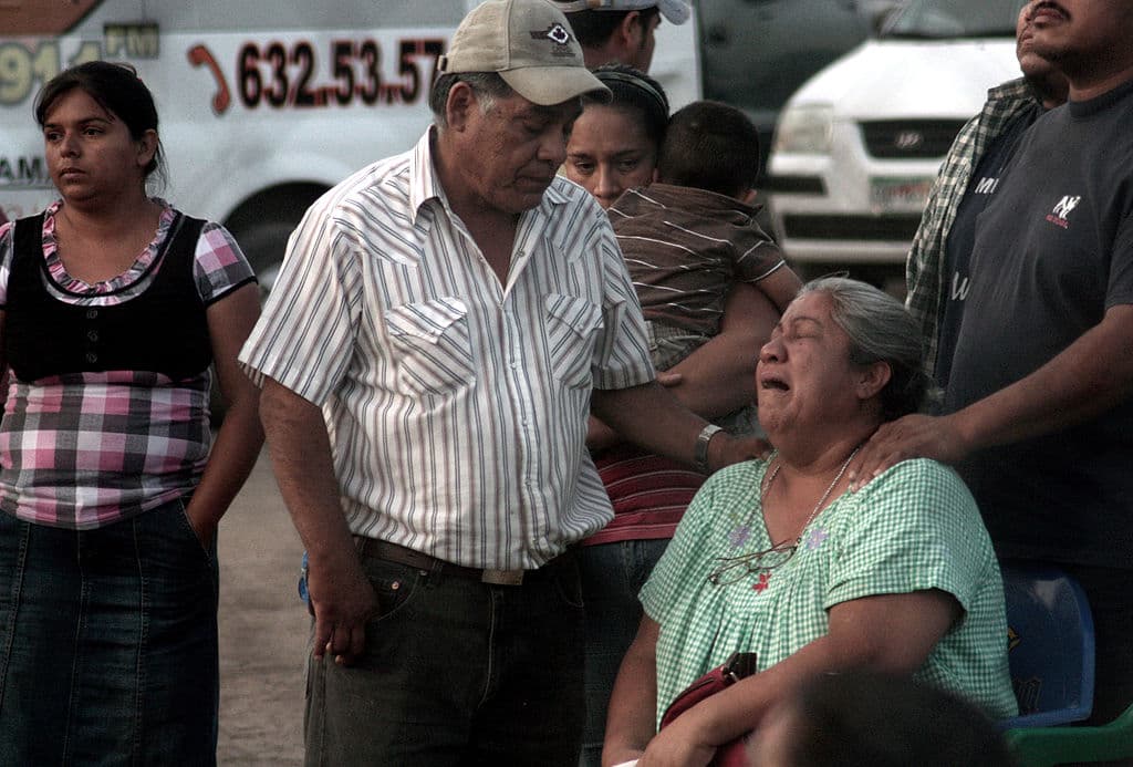 <h3 class="cms-H3-H3"><b>El Pocito</b></h3>
<br>
<b>2011</b>
<br>
<br>La tragedia sucedió en el mes de mayo, luego de una explosión en una mina de carbón de Sabinas, Coahuila. Hubo 14 personas muertas.
<br>
<br>En la imagen, familiares de mineros atrapados esperan noticias fuera de la mina de carbón San Juan de Sabinas en el estado de Coahuila, México, el 3 de mayo de 2011.