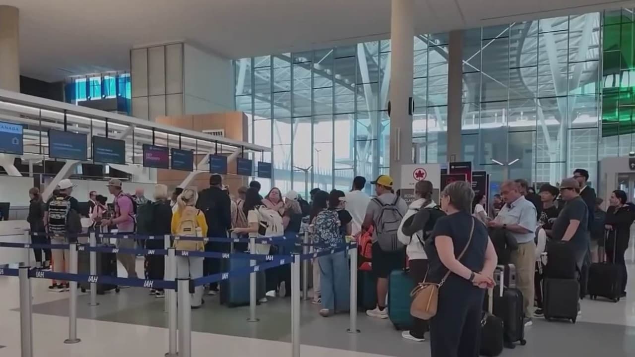 Aeropuertos de Houston prevén más de un millón de pasajeros por el Día de los Caídos