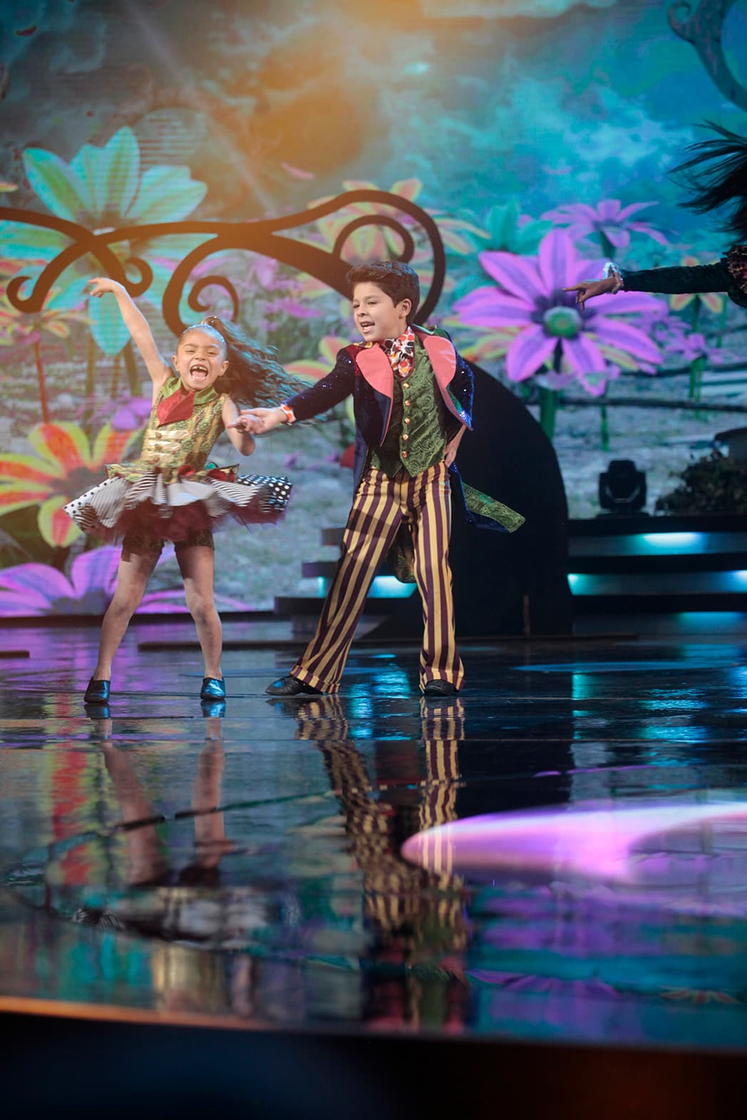 Los primeros en obtener una calificación perfecta durante la novena gala fueron Regina y Paulo, del escuadrón 'Sarilú y sus Bombas'.