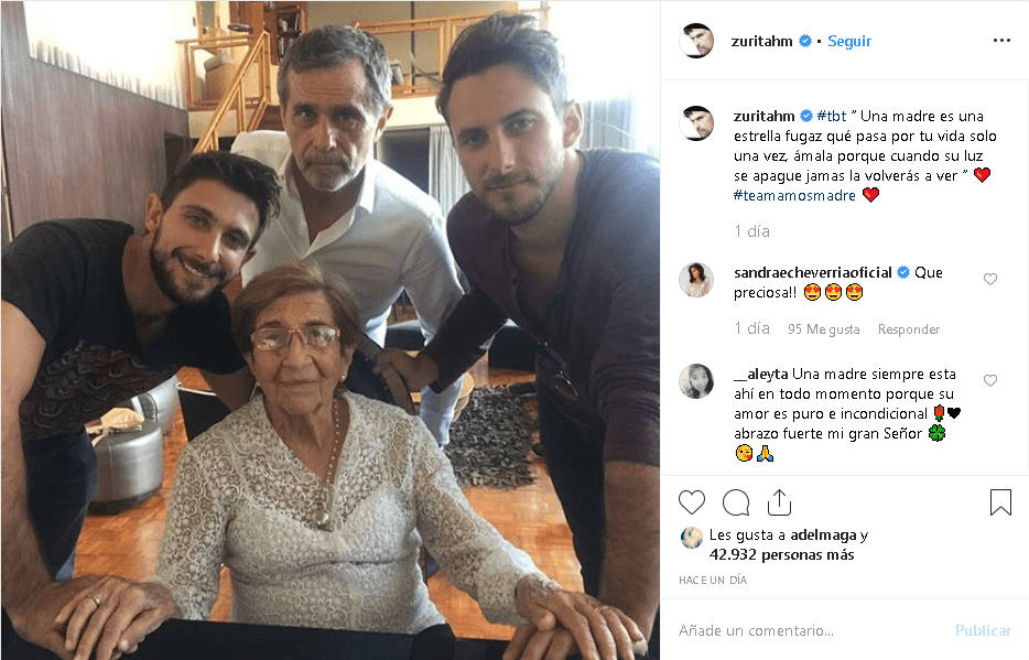 "Una madre es una estrella fugaz que pasa por tu vida solo una vez, ámala porque cuando su luz se apague jamás la volverás a ver. Te amamos madre", 
<b><a href="https://www.instagram.com/p/BzOGOxfgp7q/" target="_blank">escribió el actor junto a la imagen</a></b>.