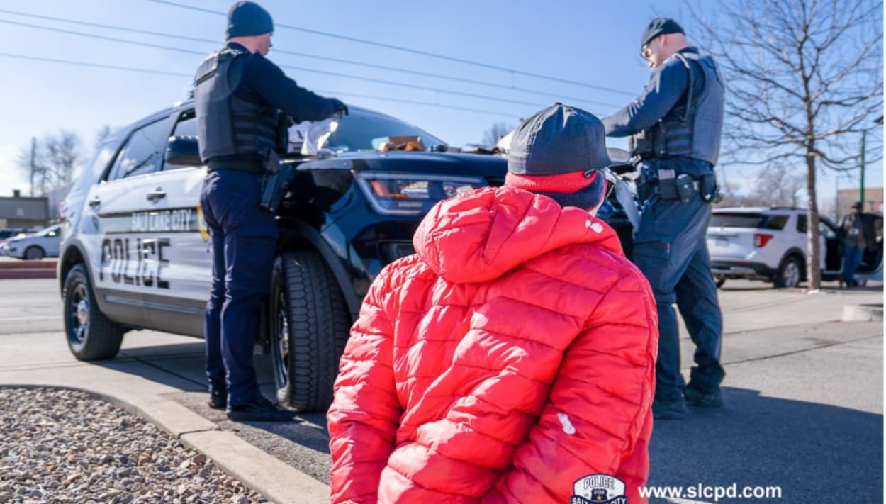 Oficiales en bicicleta de la policía de Salt Lake City arrestan a cinco sospechosos