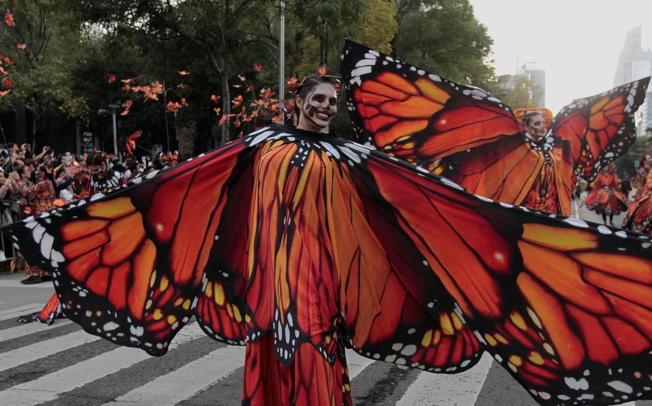 En el desfile también se recordó a diversas especies animales que se encuentran en peligro de extinción, como la mariposa monarca.