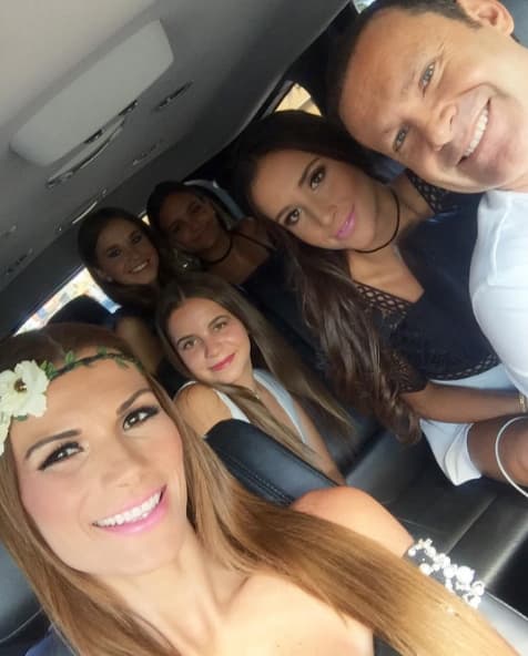 Alan Tacher: "Camino a los @premiosjuventud 2016. Con la familia a bordo Hahaha". (Julio 14, 2016)