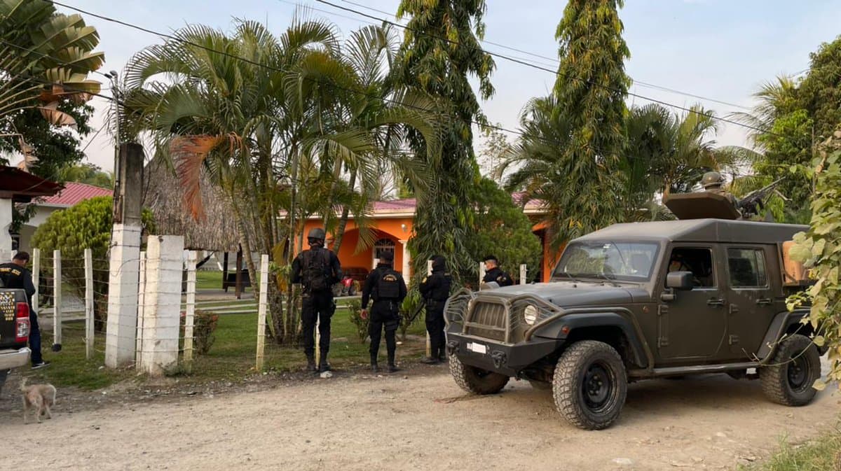 <b>Intentó huir</b>. Al momento de ser rodeada la vivienda, Chacón intentó darse a la fuga por los terrenos montañosos del lugar pero no tuvo éxito.
<br>